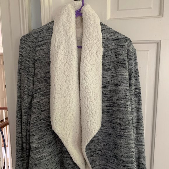 Splendid Grey Sweater - Picture 1 of 3